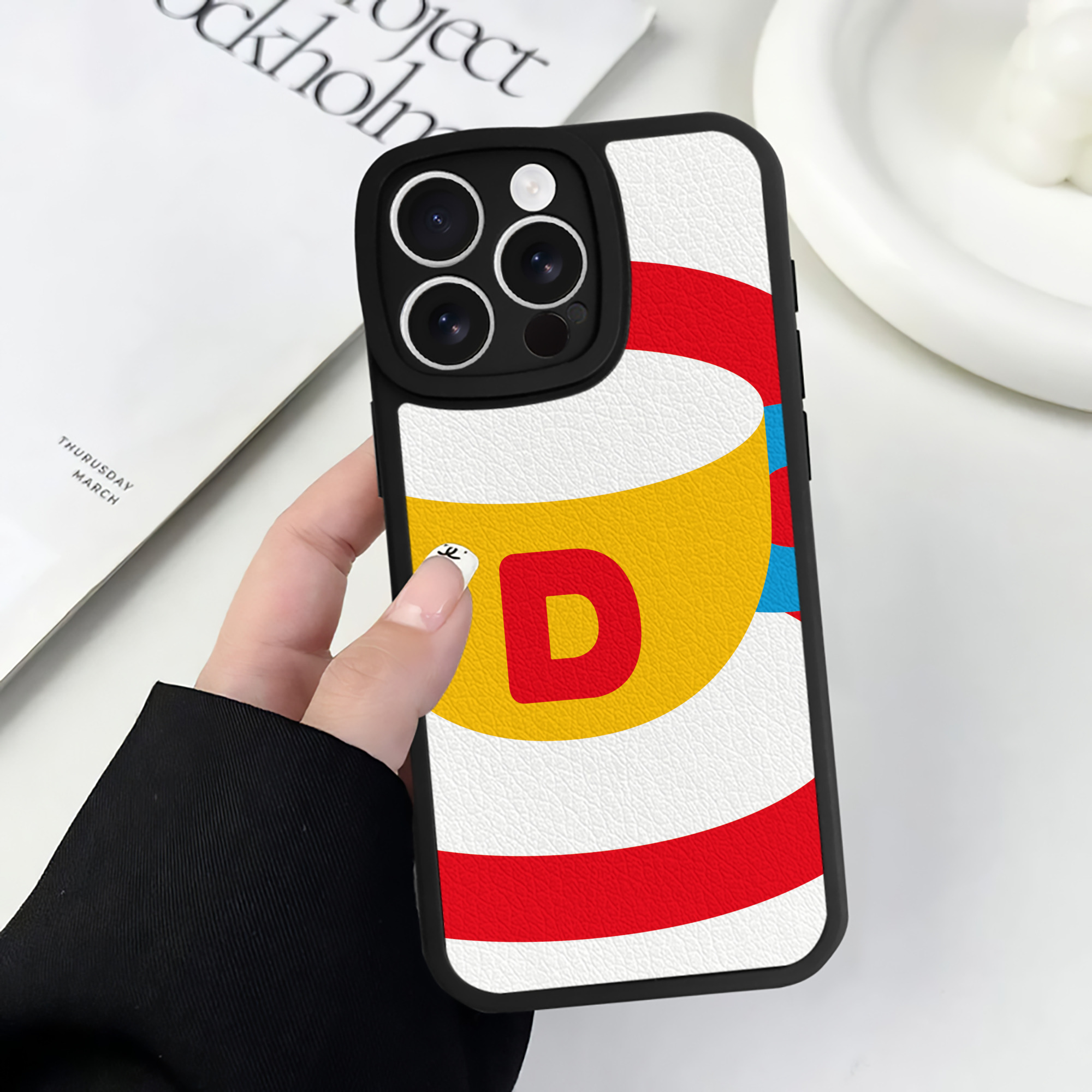（画像用） Hello Kitty ハローキティ 【iPhone 16シリーズ対応】シリコンスマホケース（レザー調） 材質：シリコン